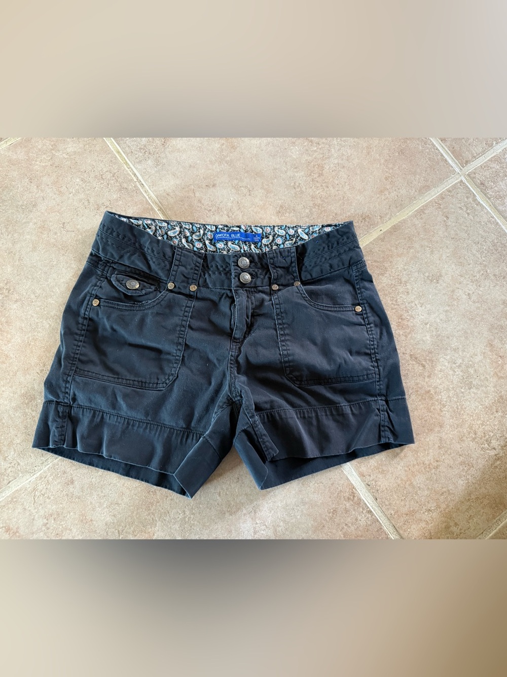 Vintage Dakota Blue brand women’s shorts black size 4 cargo style 5” inseam